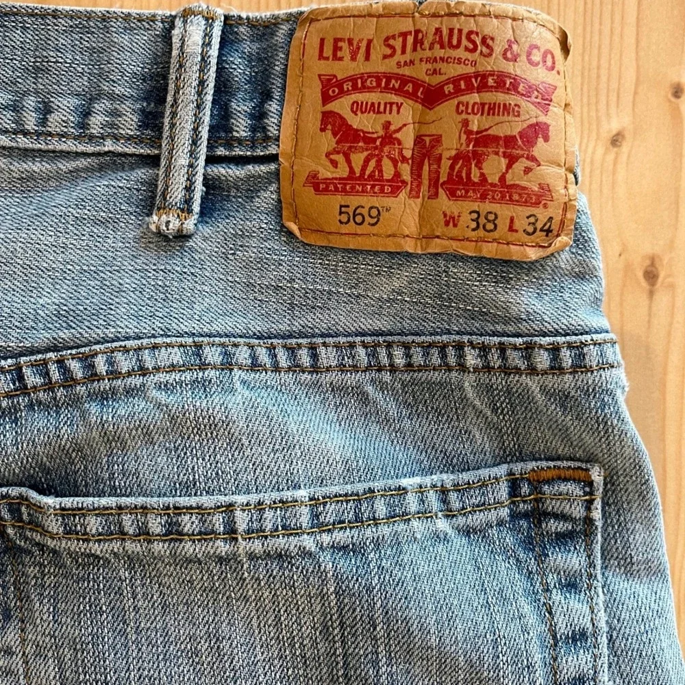 Levi's Men 569 Loose Straight Blue Light Wash Denim Jeans 38x34 Distressed 38x30